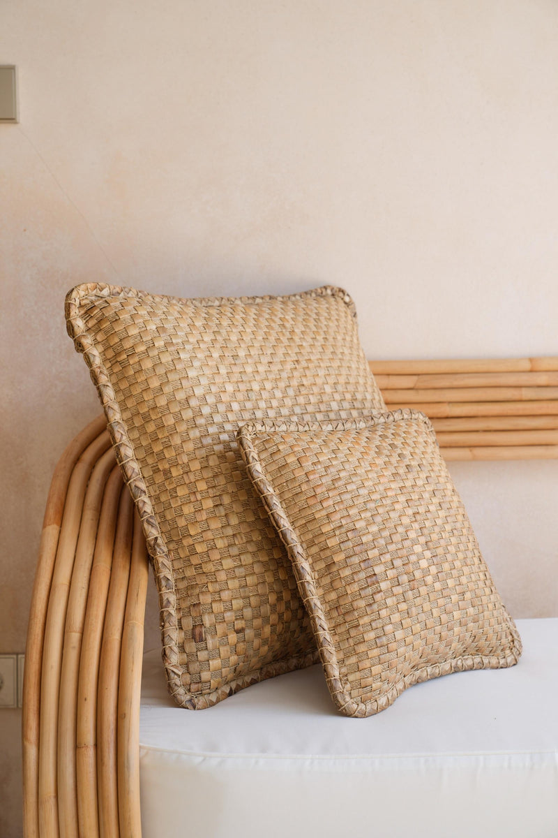 http://www.pinkhaley.com/cdn/shop/products/Waterhyacinthpillow-3_1200x1200.jpg?v=1658103696