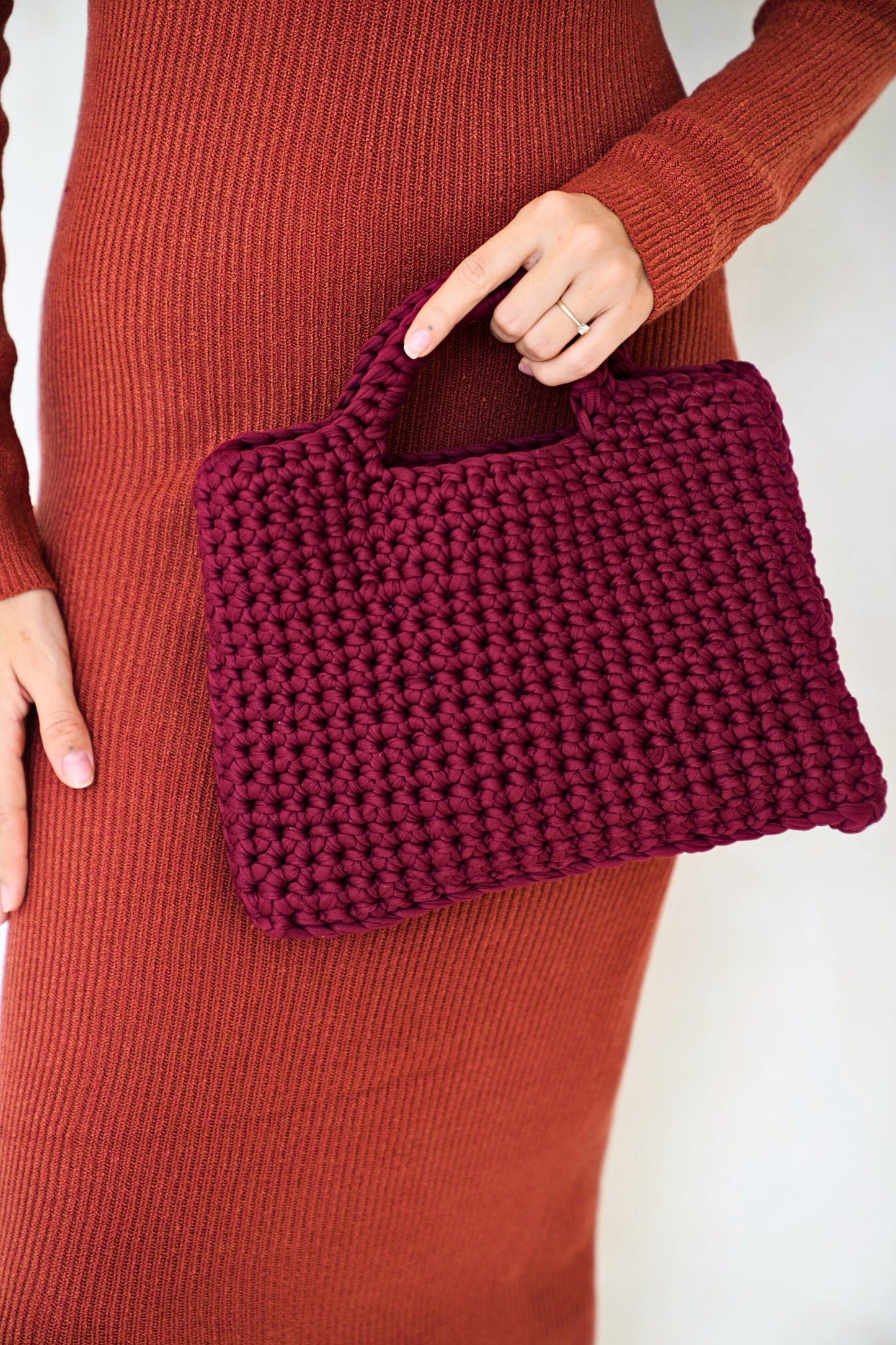 Wendy Top Handle Knit Clutch in Burgundy